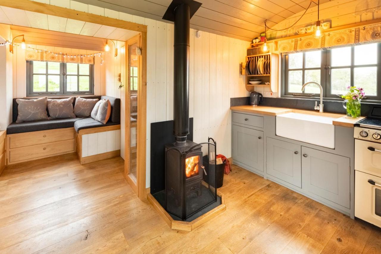 Tilbury Shepherd Huts With Hot Tubs Plus Holiday Cottages West Bagborough 外观 照片
