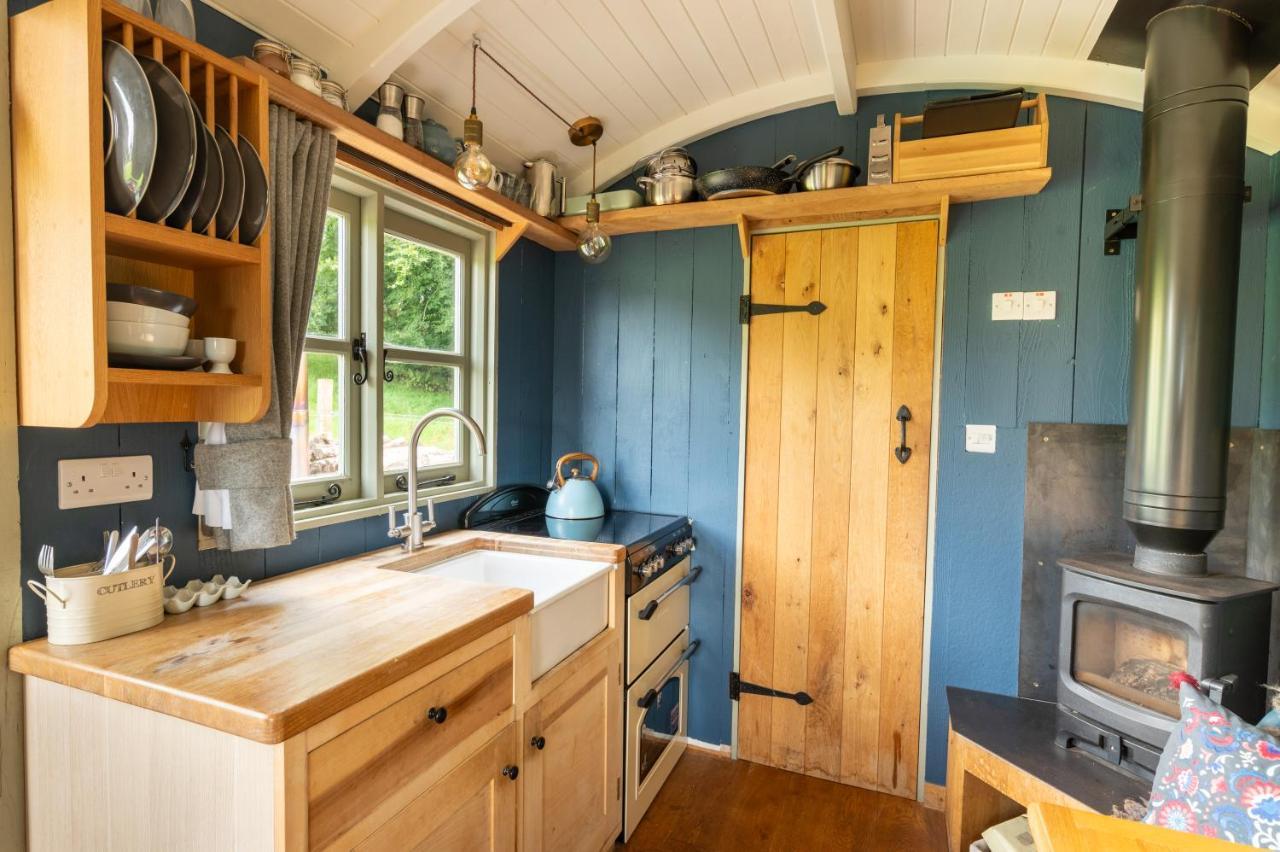 Tilbury Shepherd Huts With Hot Tubs Plus Holiday Cottages West Bagborough 外观 照片