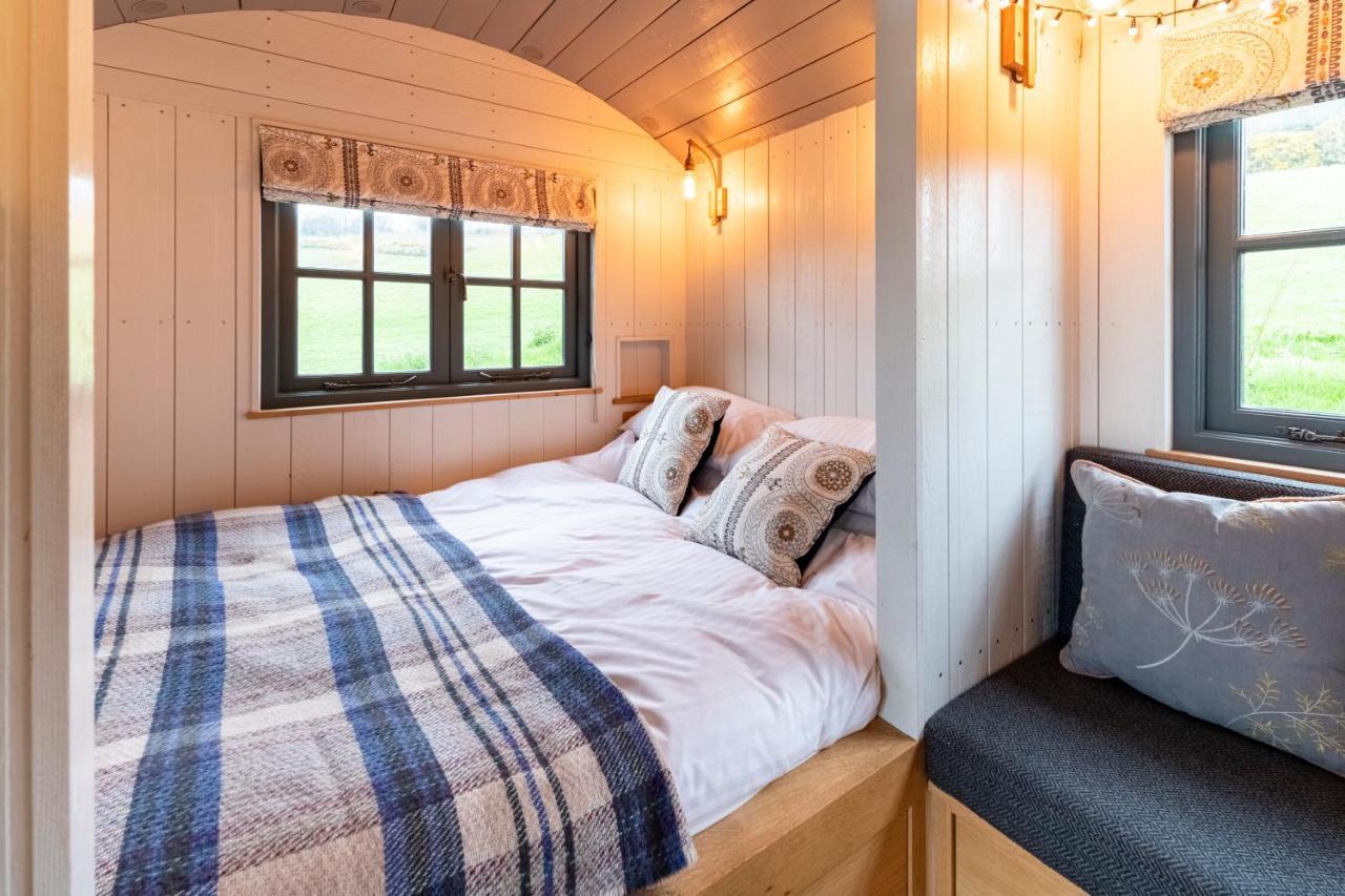 Tilbury Shepherd Huts With Hot Tubs Plus Holiday Cottages West Bagborough 外观 照片