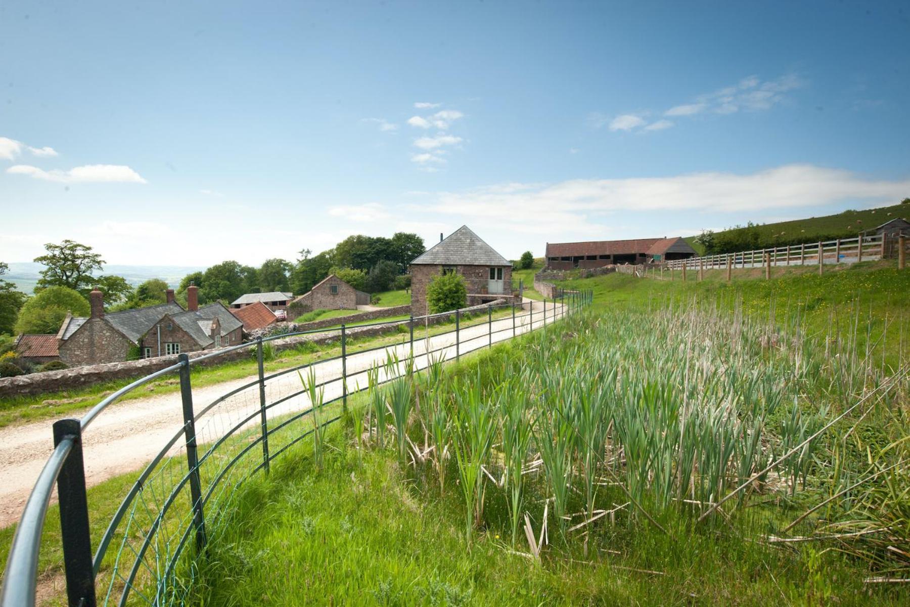 Tilbury Shepherd Huts With Hot Tubs Plus Holiday Cottages West Bagborough 外观 照片